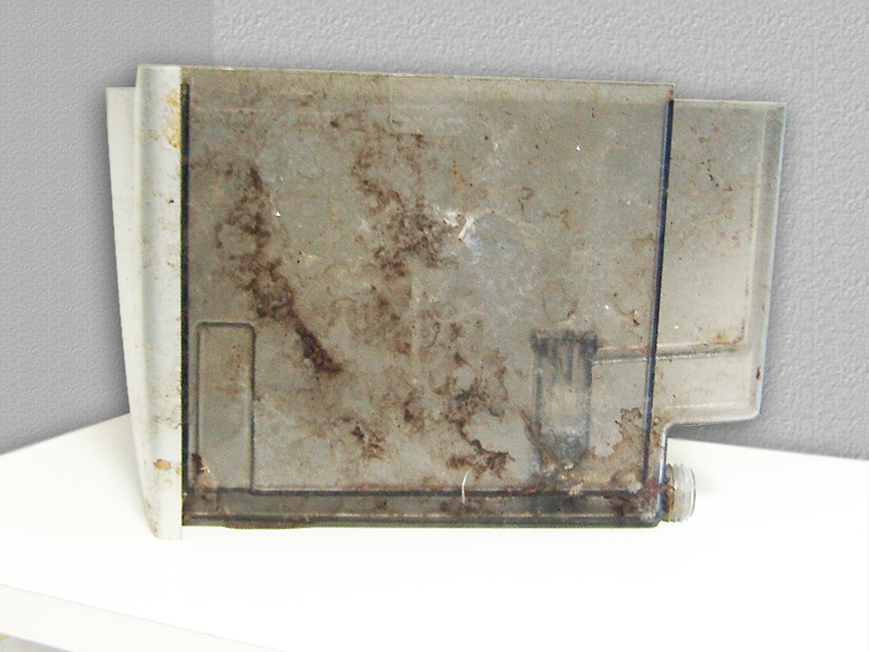 Ein Wassertank - verschmutzt